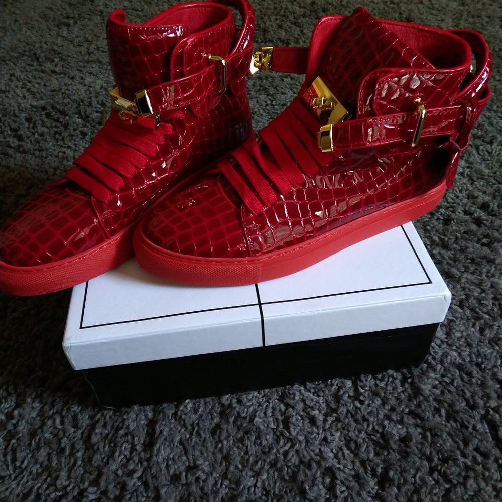 shoes - Picture 3 of 5